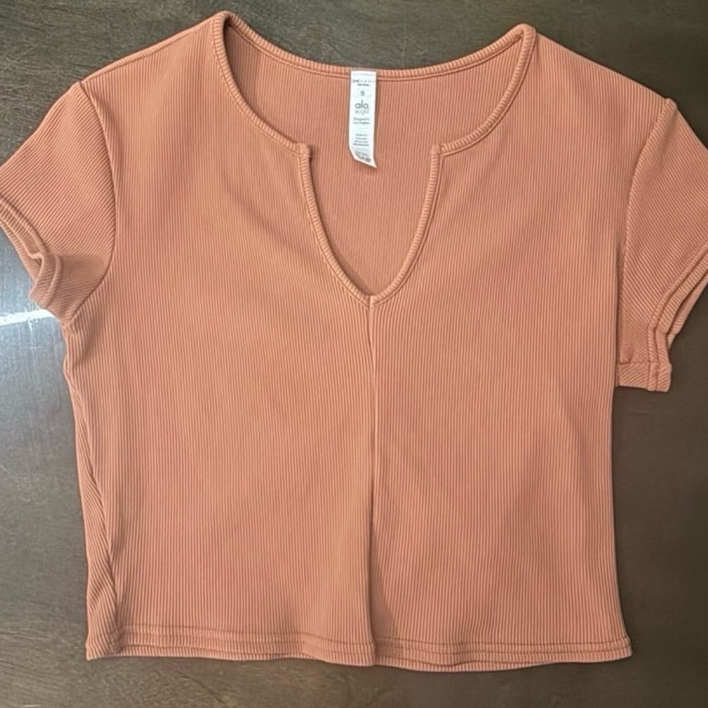 ALO Yoga Ribbed Crop Top - Peach